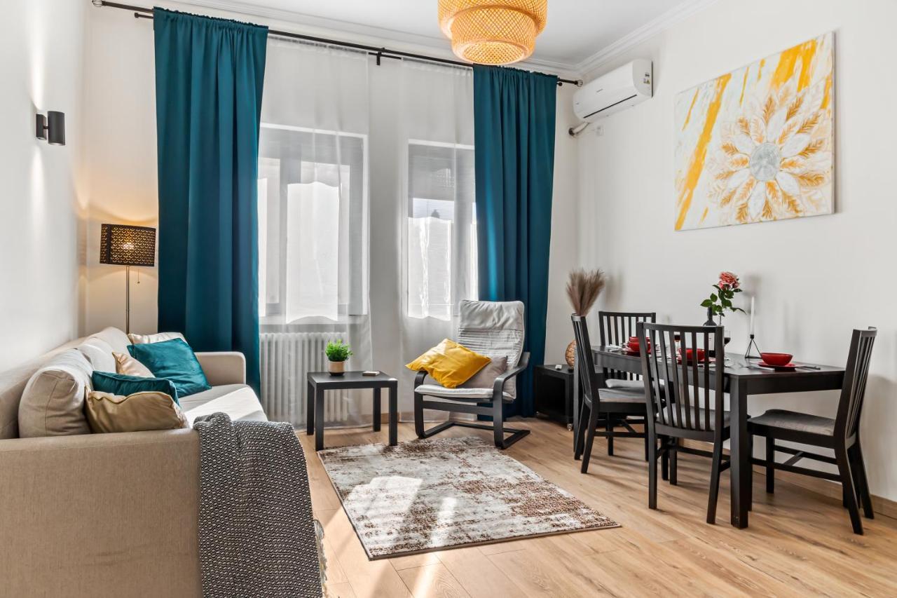 Urban Utopia - National Theatre view Apartment Bucharest